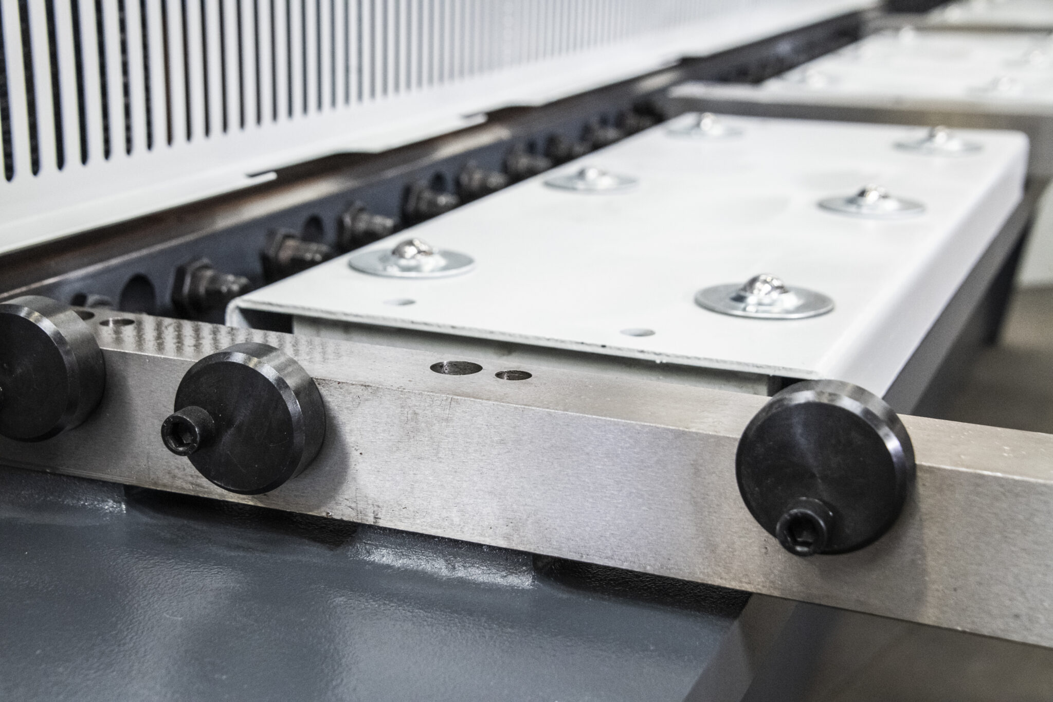 Shear Squaring Arm and Roller Table