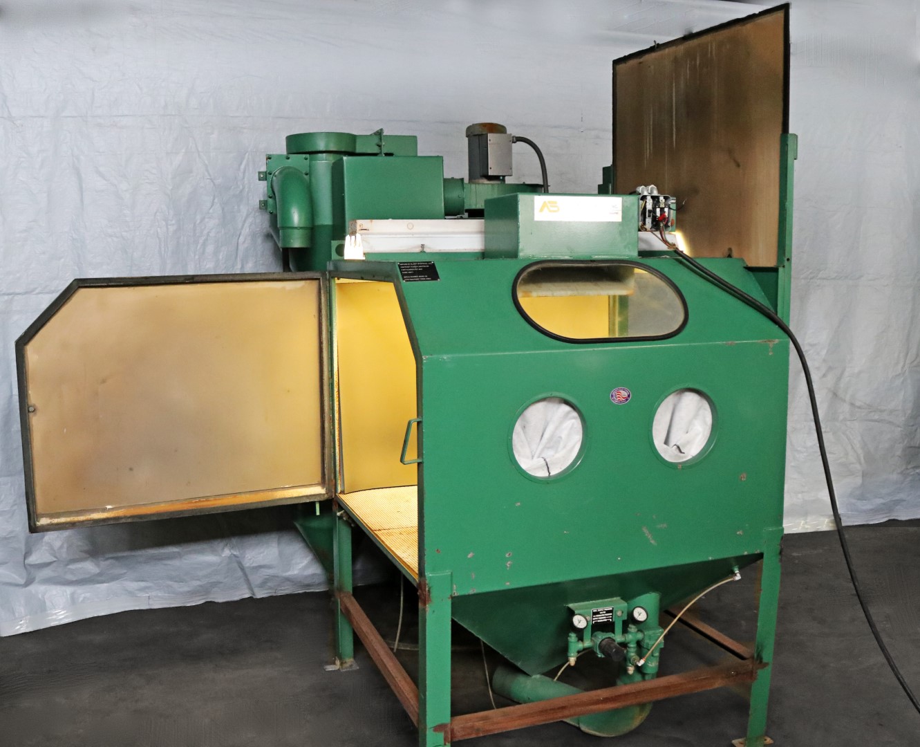 Abrasive Blast Systems 48" x 48" Sandblaster with Direct Pressure