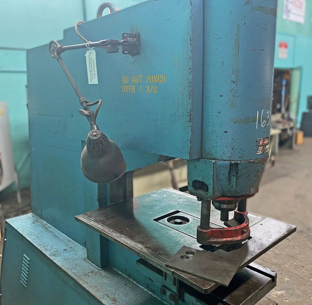 Kingsland 24 1/2" Single Punch Hydraulic Punch Press, 125P Norman