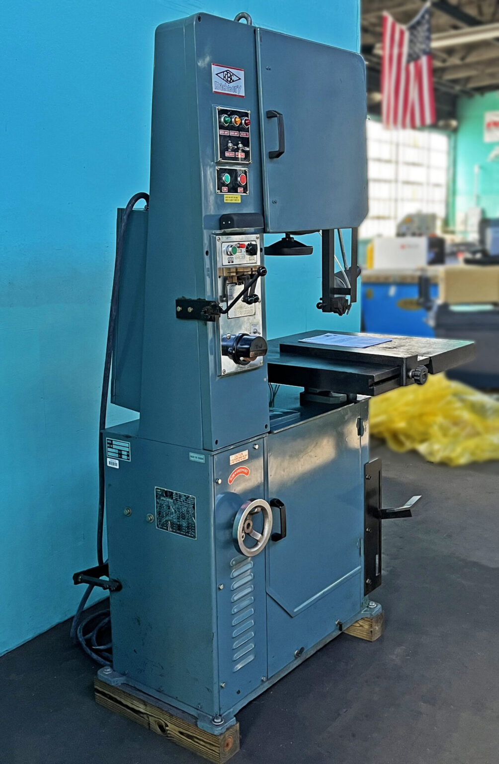 KBC 14 1/2" x 20" Variable Speed Vertical Band Saw, BAV500WF Norman