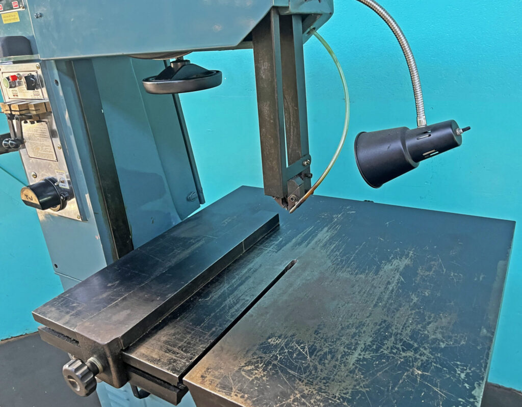 KBC 14 1/2" x 20" Variable Speed Vertical Band Saw, BAV500WF Norman