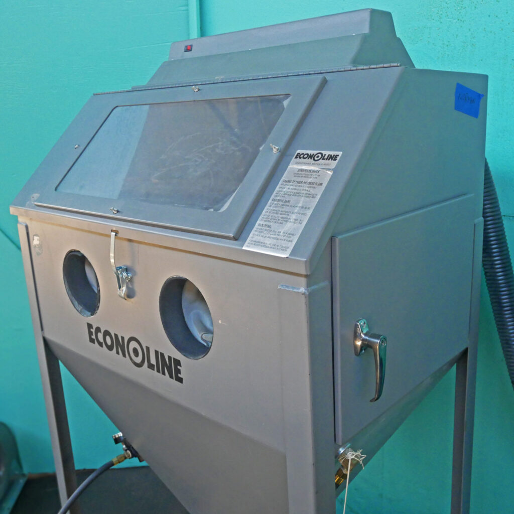 Econoline 36" x 24" Sandblaster with Dust Collector, 361 Norman