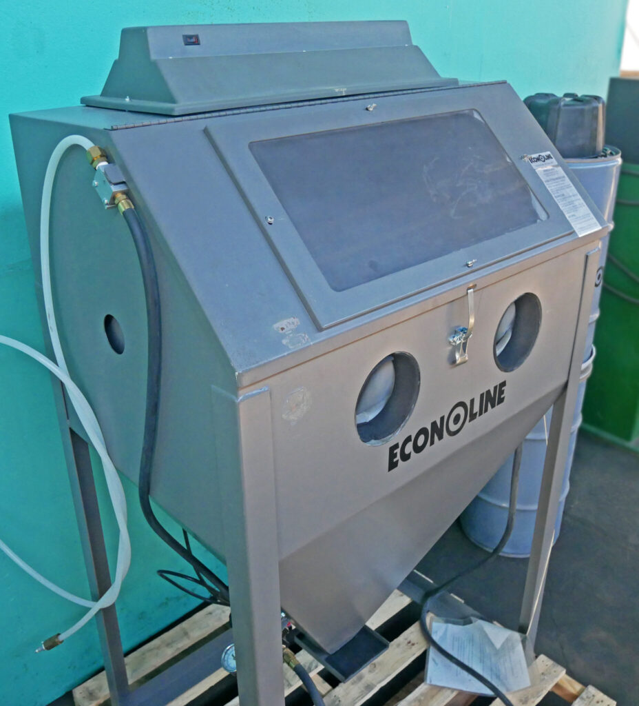 Econoline 36" x 24" Sandblaster with Dust Collector, 361 Norman