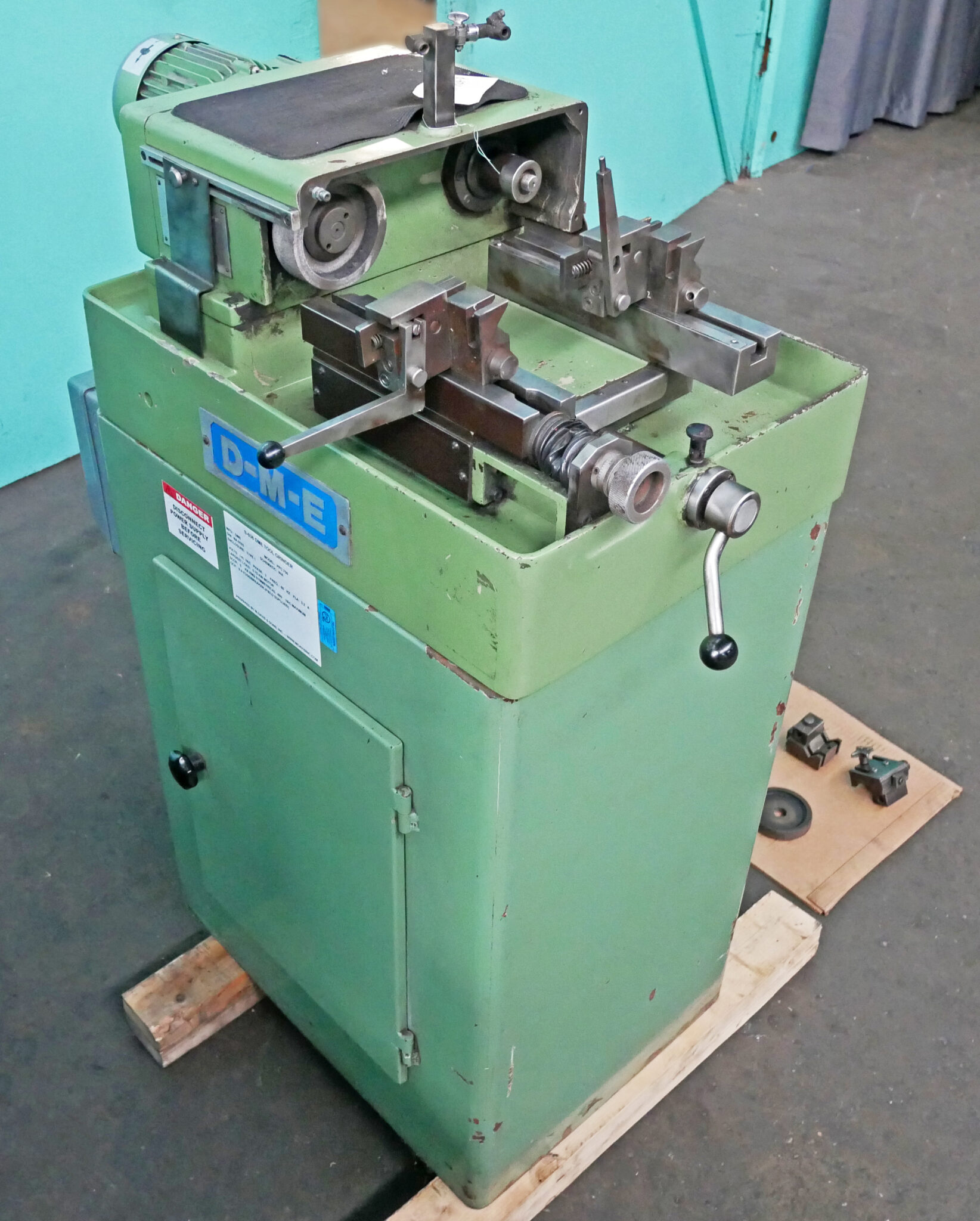 9924-DME-ToolGrinder-5