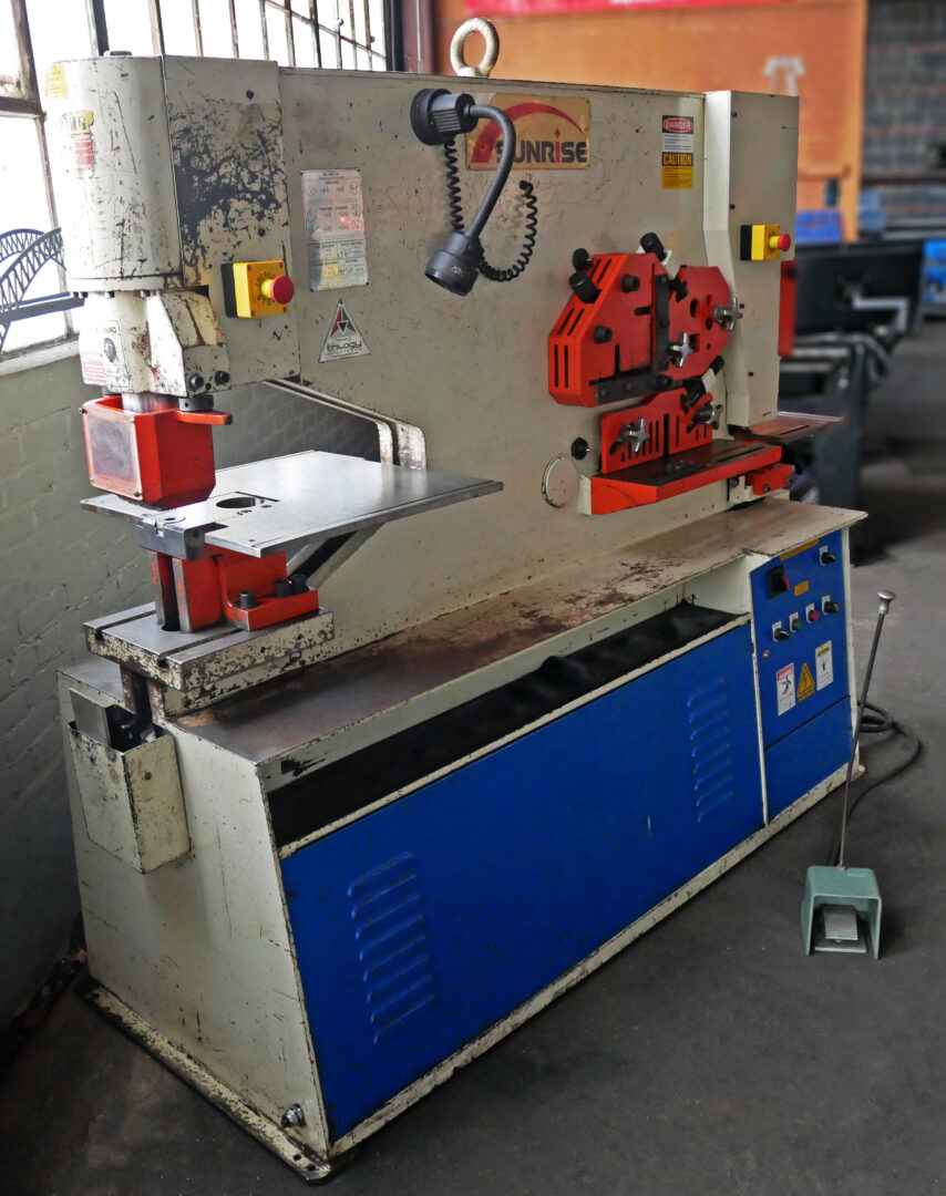 Sunrise 66 Ton Hydraulic Dual-Station Ironworker, IW-66SD - Image 2