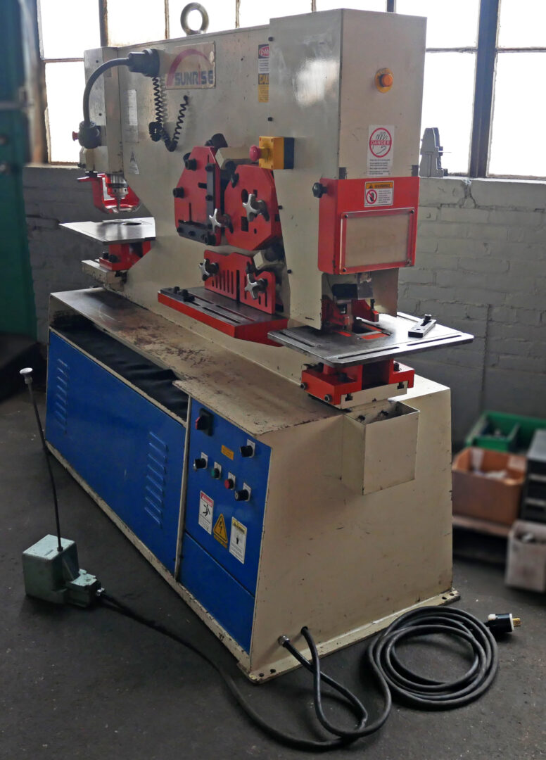 Sunrise 66 Ton Hydraulic Dual-Station Ironworker, IW-66SD - Image 3