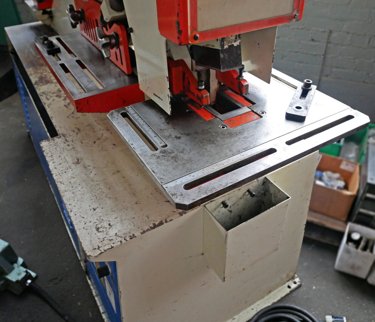 Sunrise 66 Ton Hydraulic Dual-Station Ironworker, IW-66SD - Image 4