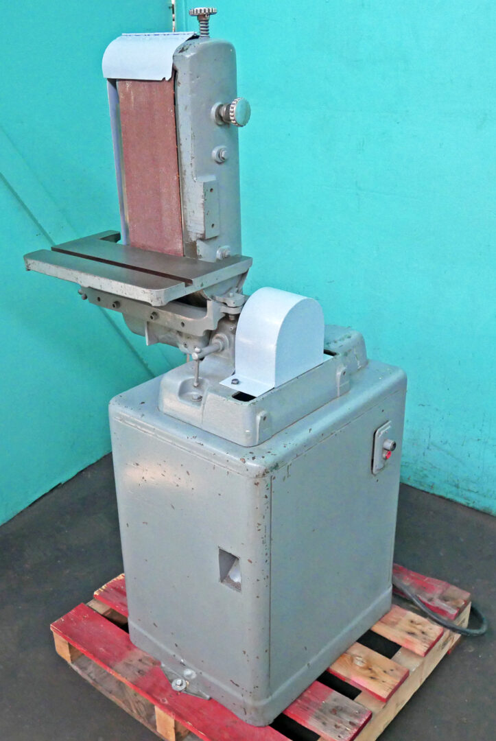 Rockwell Delta 6" x 48" Belt Sander - Image 2