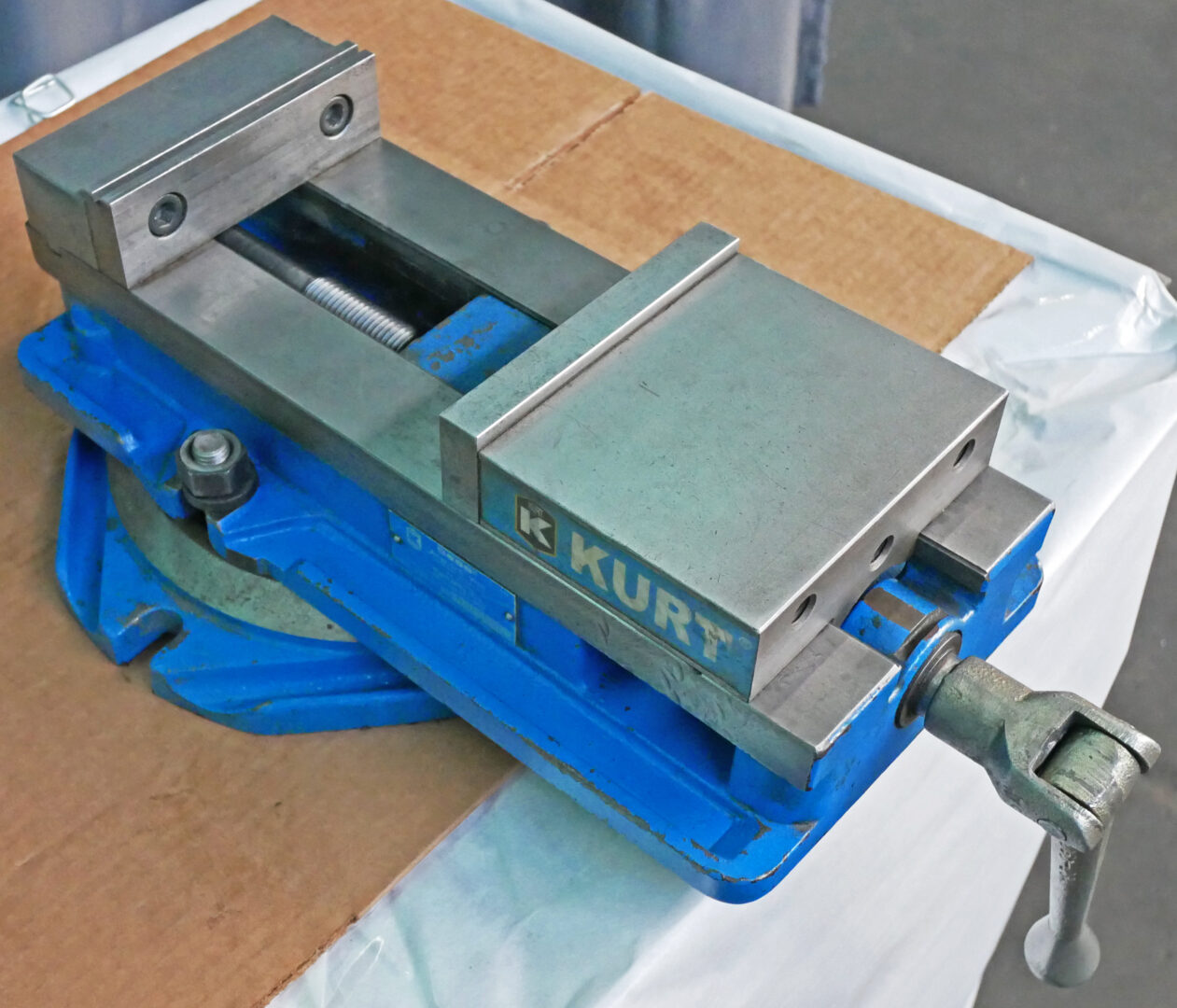 Kurt 6" Manual Ang-Lock Milling Vise, D688 - Image 3