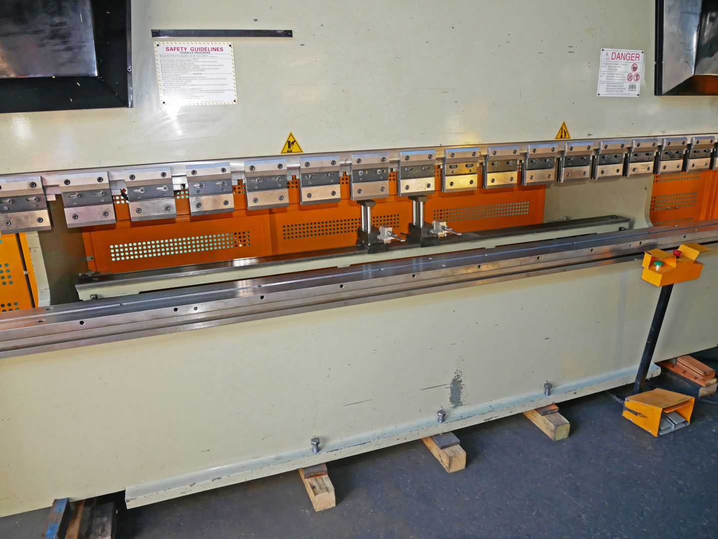 U.S. Industrial 13' x 155 Ton Hydraulic Press Brake, US15513AC - Image 4
