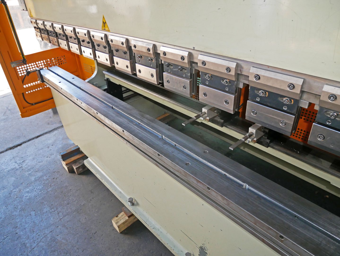 U.S. Industrial 13' x 155 Ton Hydraulic Press Brake, US15513AC - Image 5