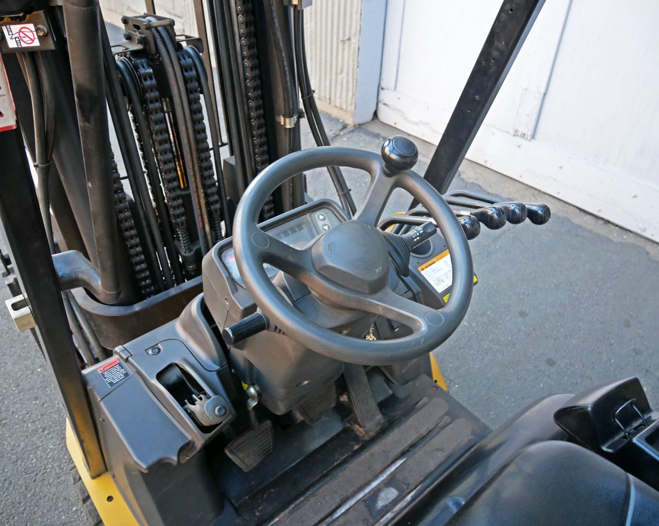 Caterpillar 6,500 lb. Capacity Cushion Tire Forklift, 2C6500 - Image 5